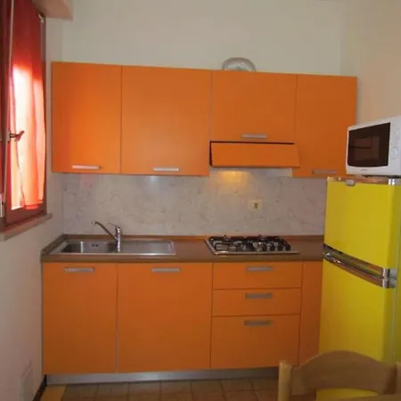 Spacious Flat With Pool Access Apartmán