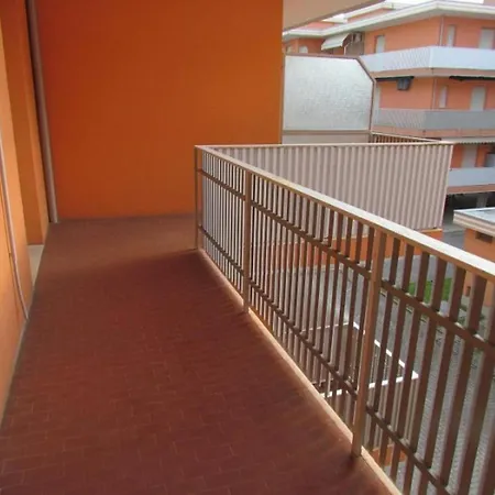 Apartmán Spacious Flat With Pool Access *