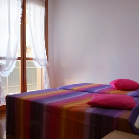 Apartmán Spacious Flat With Pool Access *