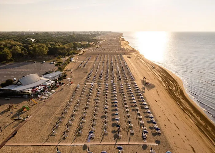 Apartment Spacious Flat With Pool Access *